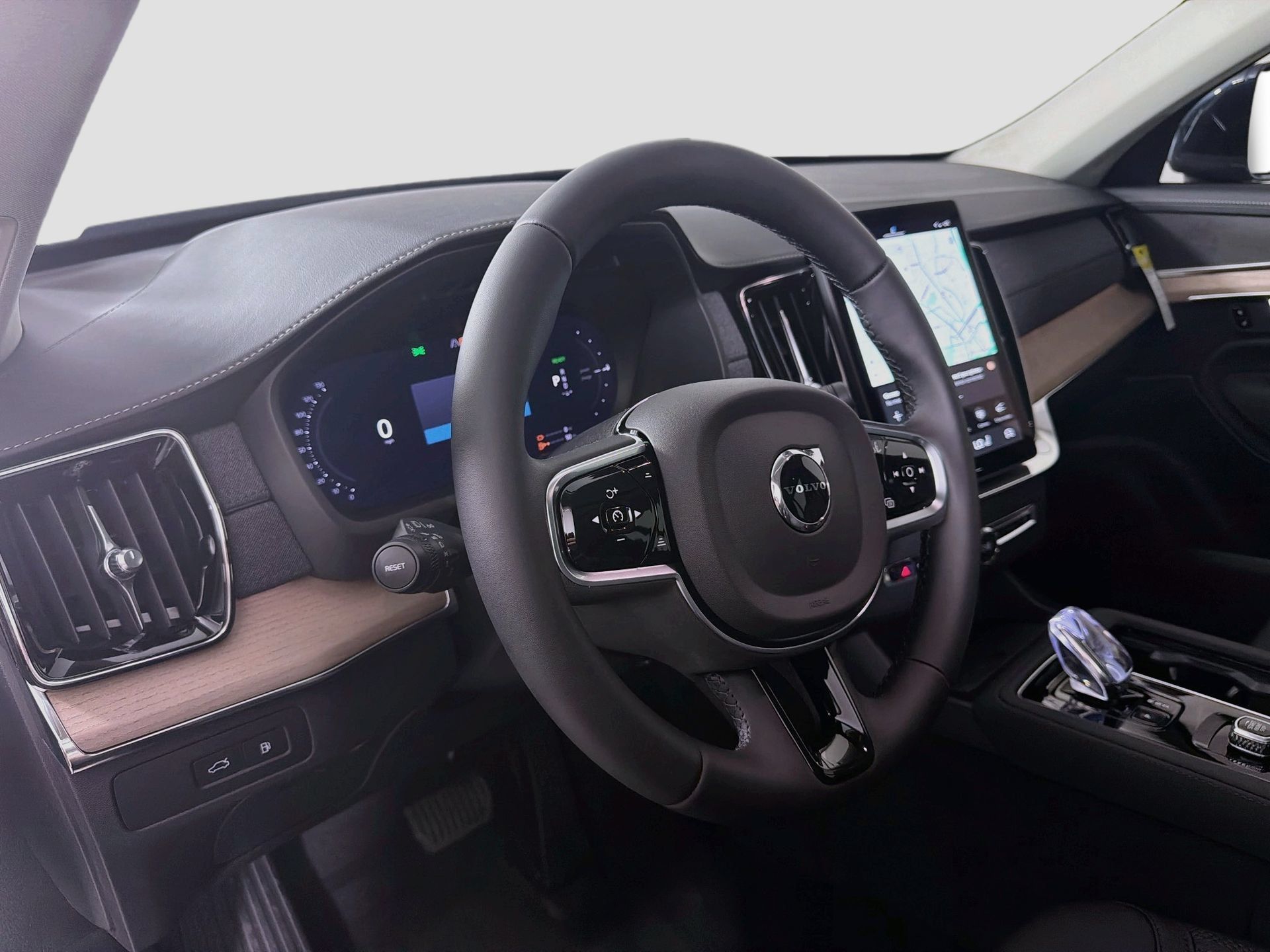 New 2026 Volvo XC90 T8 Core w/ Protection Package Premier AWD/4WD image 9