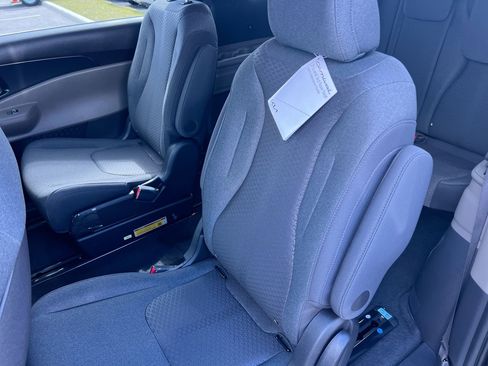 New 2026 Kia Carnival LX FWD image 28