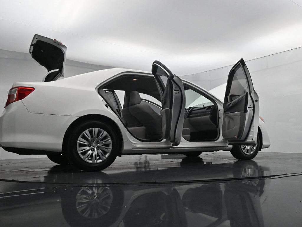 Used 2014 Toyota Camry LE FWD image 47