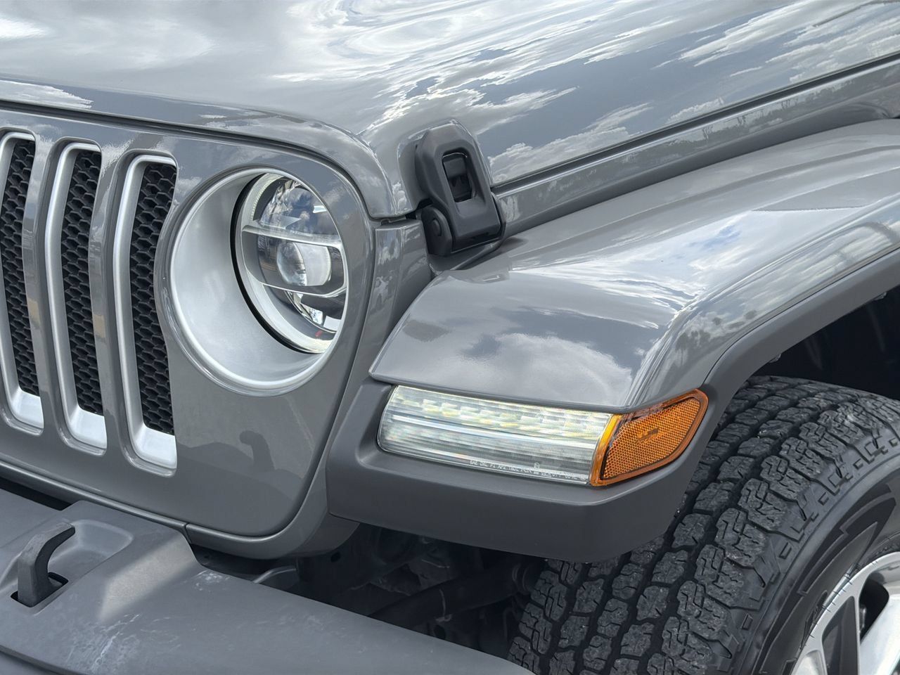 Used 2022 Jeep Wrangler Unlimited Sahara w/ LED Lighting Group AWD/4WD image 6