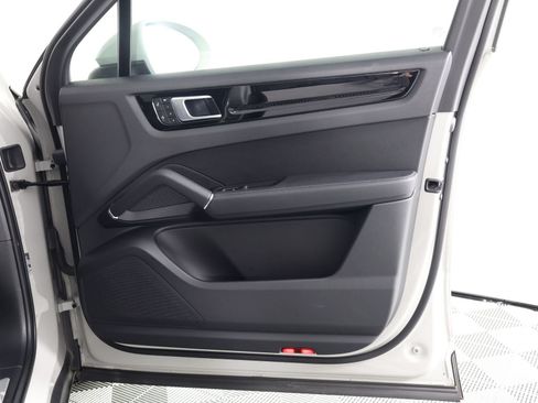 Certified 2023 Porsche Cayenne AWD/4WD image 23