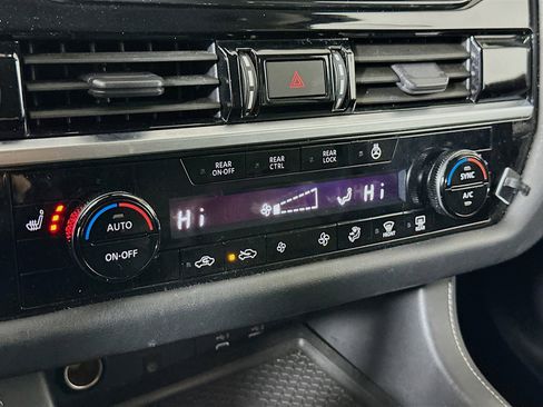 Used 2023 Nissan Pathfinder SL image 23