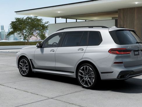New 2025 BMW X7 xDrive40i w/ M Sport Package image 2