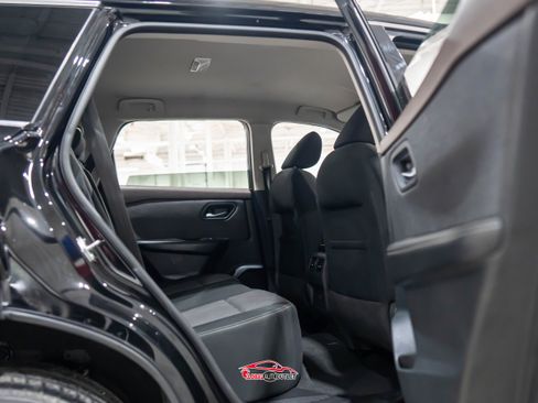 Used 2021 Nissan Rogue SV image 19