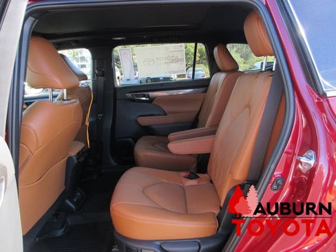 New 2026 Toyota Highlander Platinum image 19
