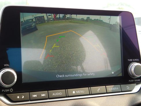 Used 2024 Nissan Sentra SV FWD image 20