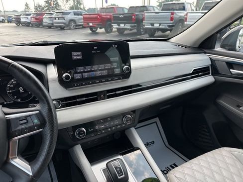 Used 2023 Mitsubishi Outlander SEL image 48