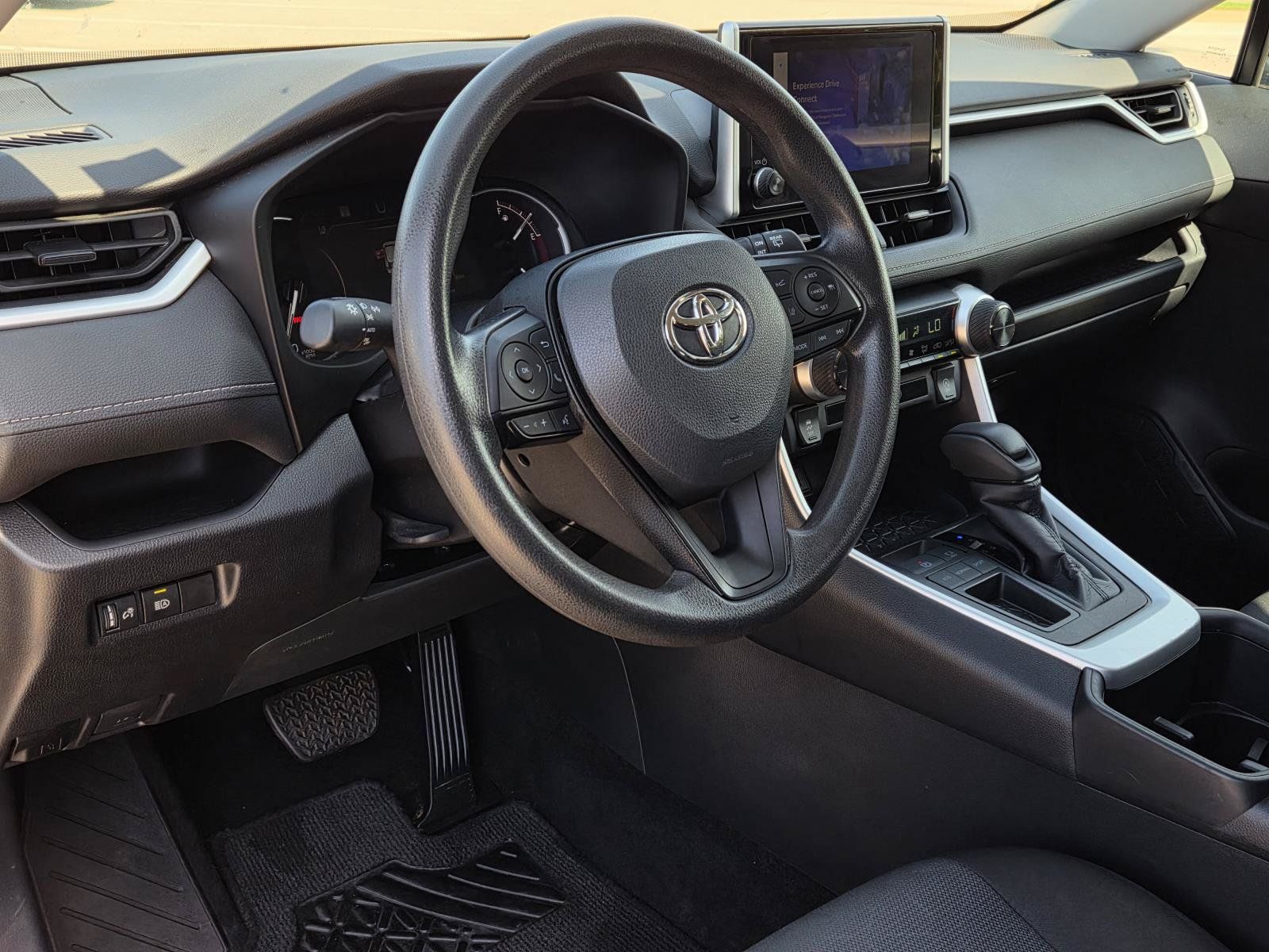 Used 2024 Toyota RAV4 XLE FWD image 26
