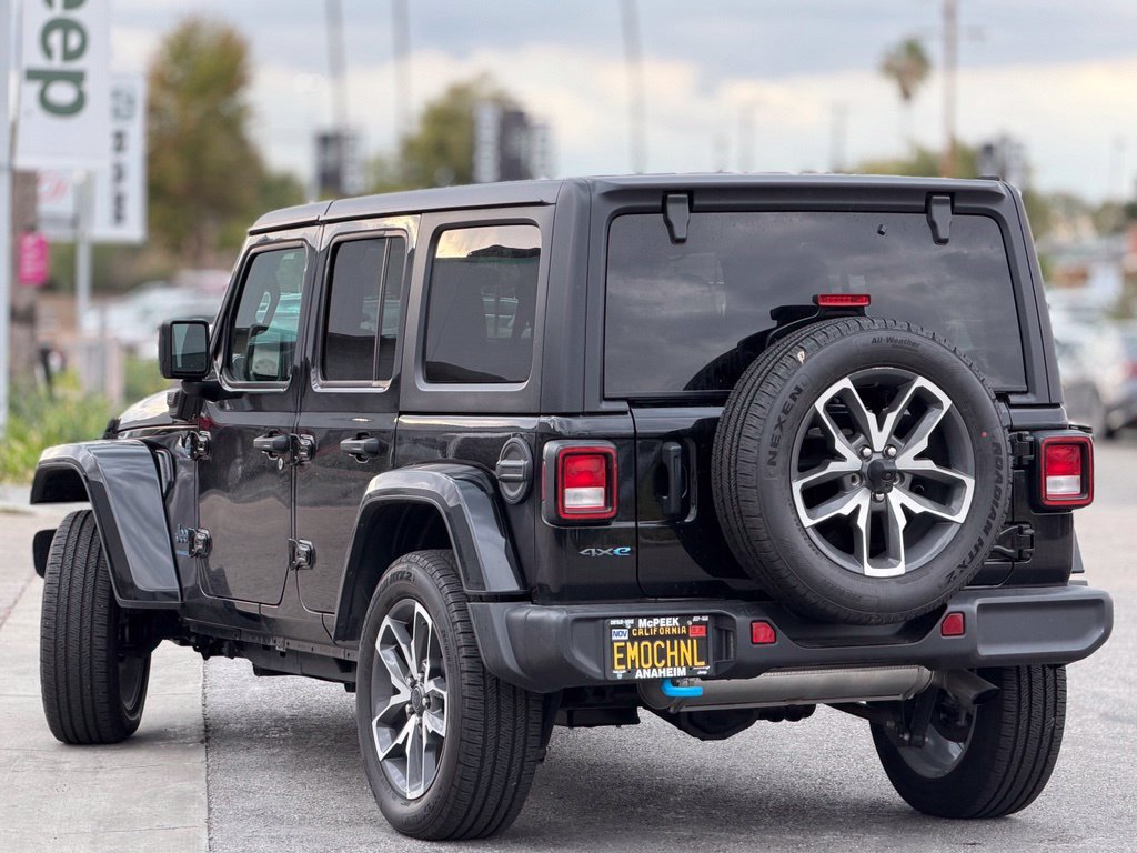 Used 2024 Jeep Wrangler Unlimited AWD/4WD image 2