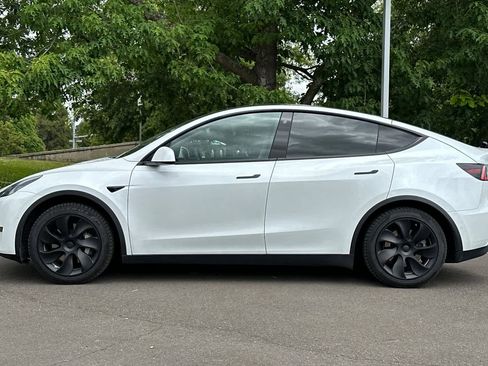 Used 2021 Tesla Model Y Long Range AWD/4WD image 5