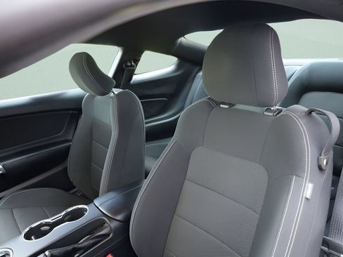 Used 2015 Ford Mustang Coupe RWD image 17