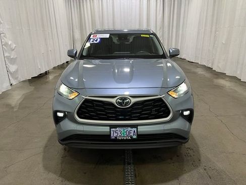 Certified 2024 Toyota Highlander XLE AWD/4WD image 9