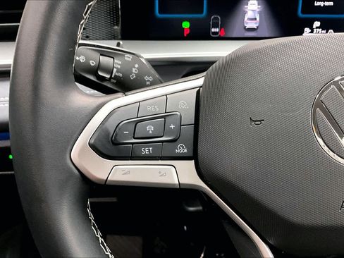 Used 2025 Volkswagen Tiguan SE image 20