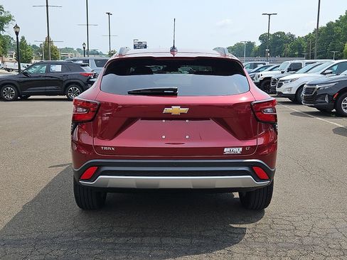 Used 2025 Chevrolet Trax LT w/ Driver Confidence Package FWD image 5