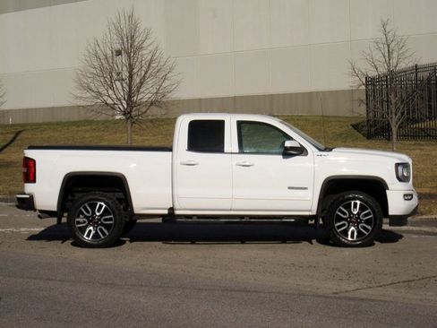 Used 2018 GMC Sierra 1500 SLE image 9