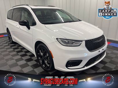 Used 2025 Chrysler Pacifica Limited