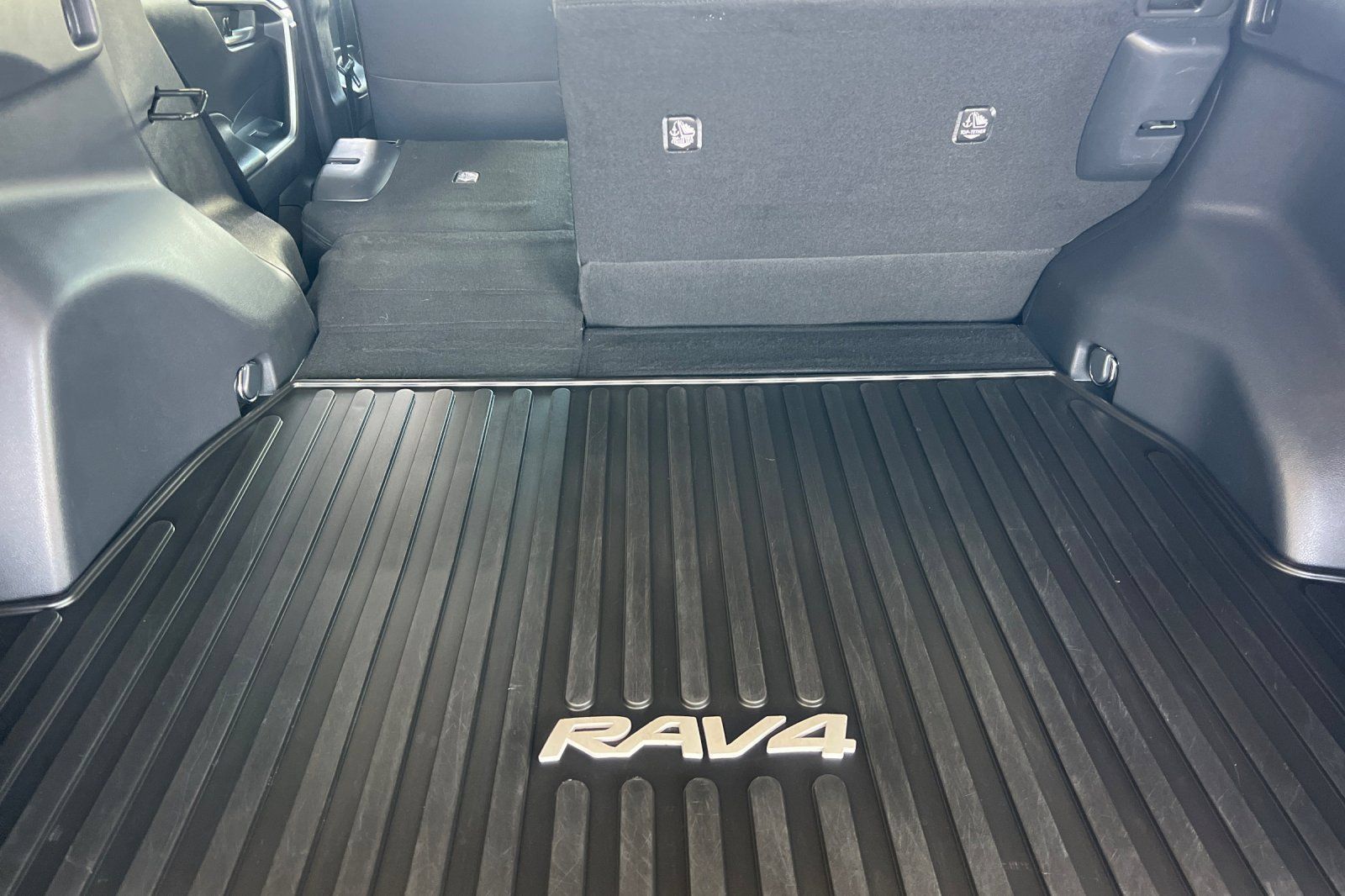 Used 2022 Toyota RAV4 SE w/ Convenience Package AWD/4WD image 12