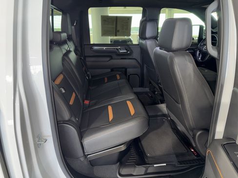 Used 2025 GMC Sierra 2500 AT4 w/ AT4 Premium Plus Package AWD/4WD image 12