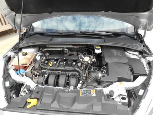 Used 2018 Ford Focus SE w/ Cold Weather Package FWD image 10