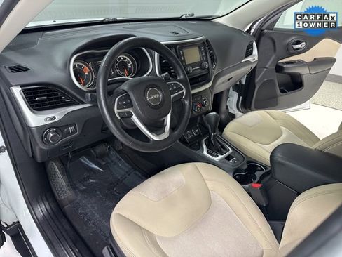 Used 2016 Jeep Cherokee Sport image 7