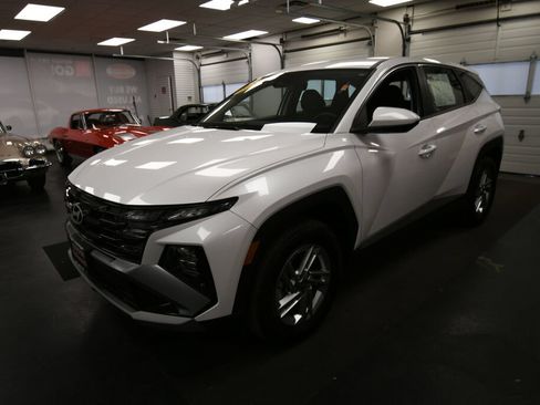 Used 2025 Hyundai Tucson SE AWD/4WD image 4