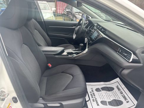 Used 2018 Toyota Camry LE image 16