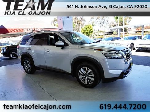 Used 2024 Nissan Pathfinder SL FWD image 10