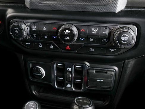Used 2021 Jeep Gladiator Overland w/ Dual Top Group AWD/4WD image 15