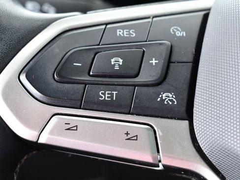 Used 2022 Volkswagen Tiguan SE image 31