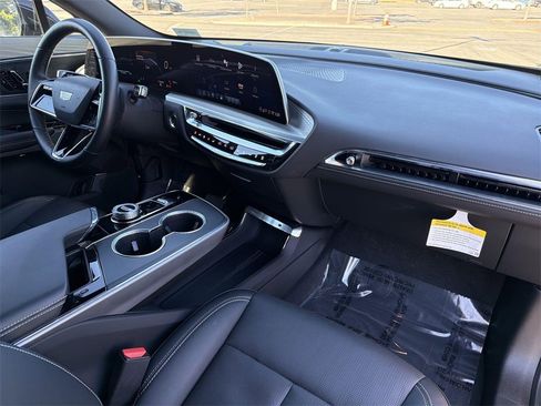 Used 2025 Cadillac Lyriq Luxury image 34