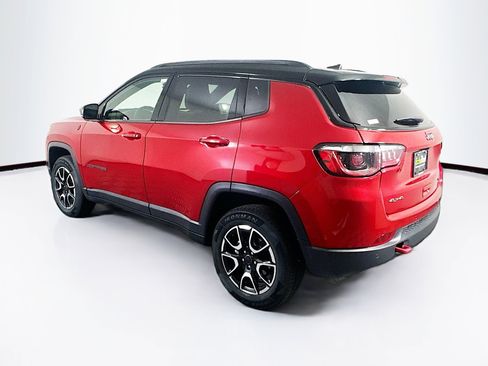 Used 2025 Jeep Compass Trailhawk image 5