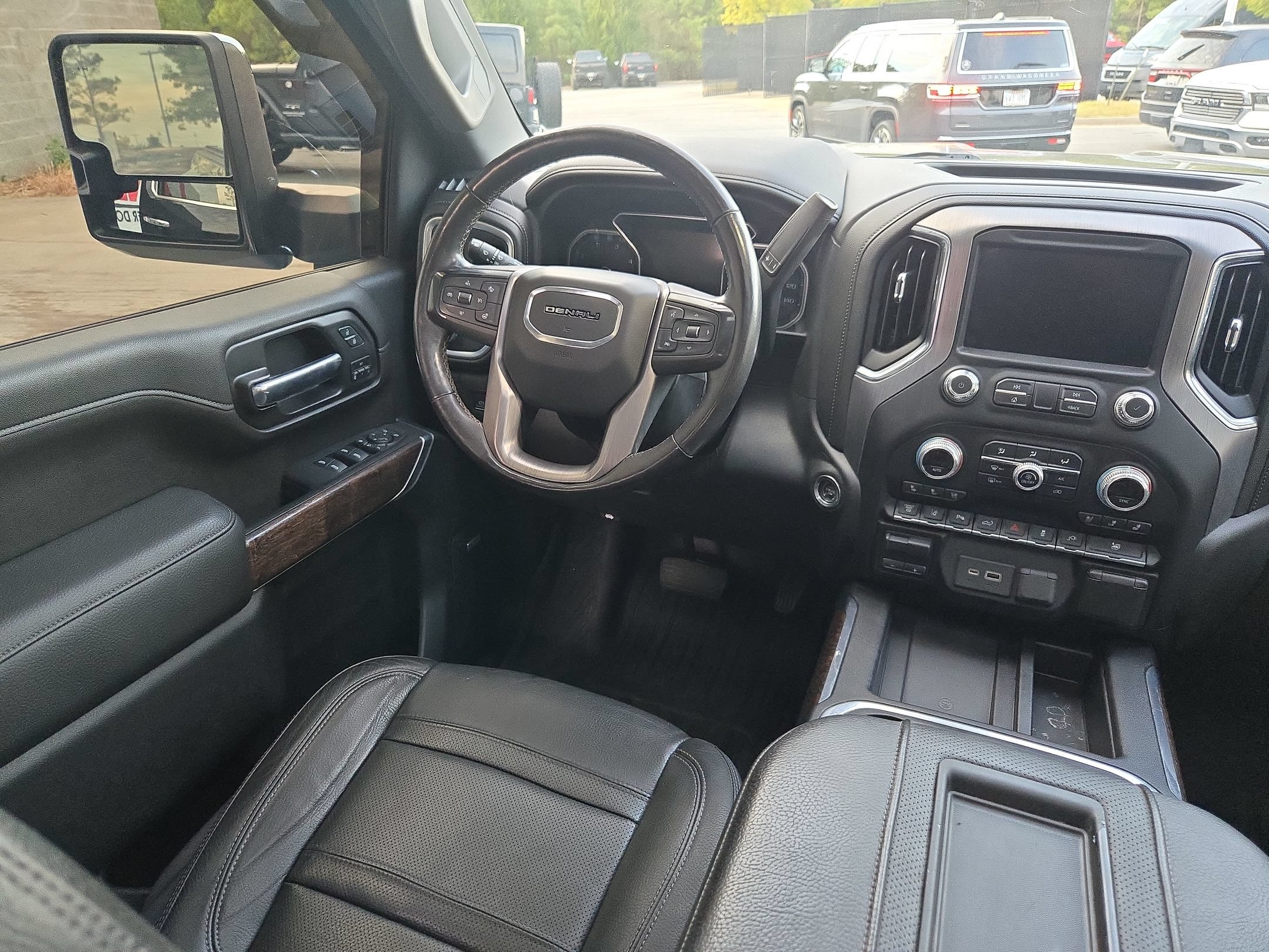 Used 2020 GMC Sierra 3500 Denali w/ Denali Ultimate Package AWD/4WD image 9