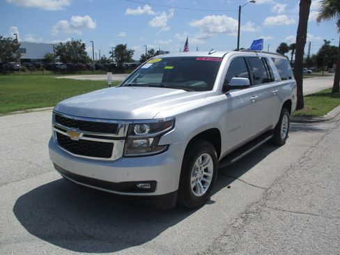 Used 2018 Chevrolet Suburban LT RWD image 3