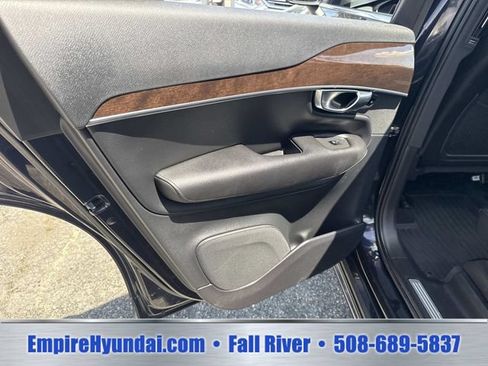 Used 2019 Volvo XC90 T5 Momentum w/ Multimedia Package AWD/4WD image 17