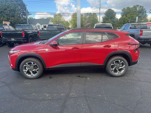 New 2026 Chevrolet Trax LT w/ Sunroof Package image 2