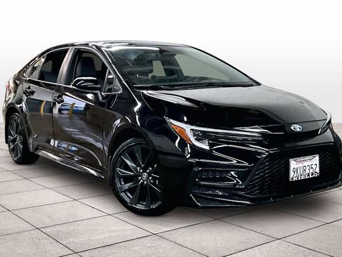 Used 2024 Toyota Corolla SE image 2