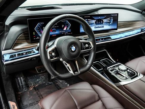 Used 2025 BMW 740i xDrive image 20