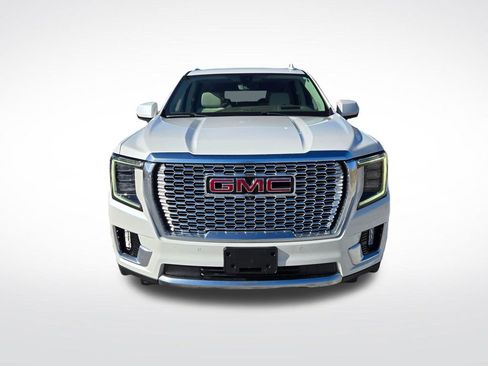 Used 2022 GMC Yukon XL Denali w/ Denali Premium Package image 11
