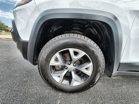 Used 2017 Jeep Cherokee Trailhawk AWD/4WD image 17