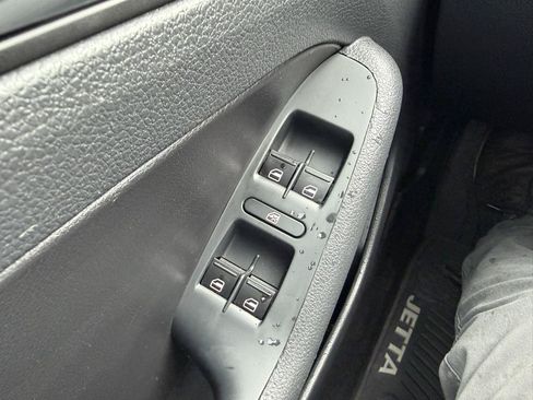 Used 2012 Volkswagen Jetta SE FWD image 31
