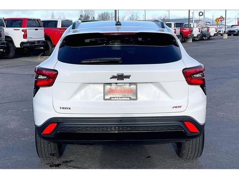 Used 2025 Chevrolet Trax RS w/ Sunroof Package image 4