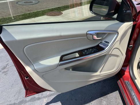 Used 2014 Volvo S60 T5 image 11
