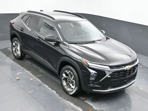 New 2026 Chevrolet Trax LT w/ Driver Confidence Package FWD image 35
