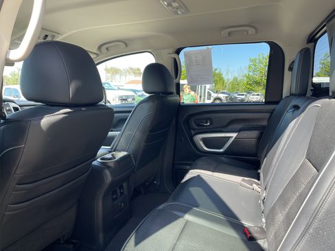 Used 2018 Nissan Titan PRO-4X AWD/4WD image 10