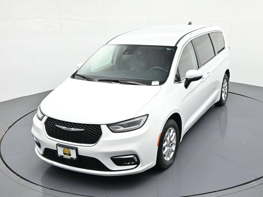 Used 2023 Chrysler Pacifica Touring-L FWD image 24