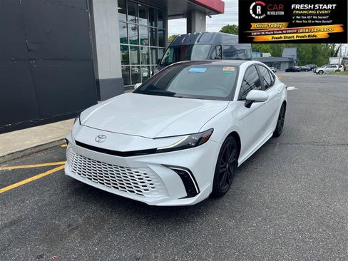 Used 2025 Toyota Camry XSE FWD image 4