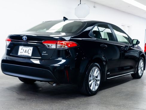 Used 2025 Toyota Corolla LE image 6