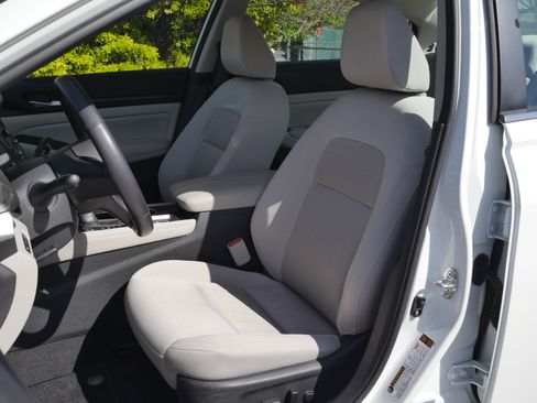 Used 2024 Nissan Altima 2.5 SV w/ SV Premium Package image 30