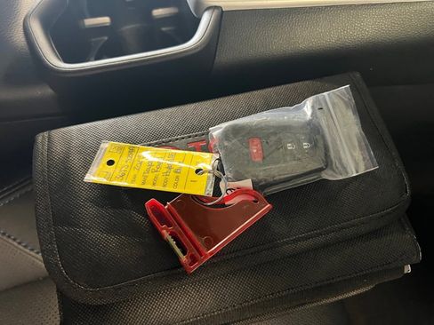 Used 2023 Toyota RAV4 SE image 38