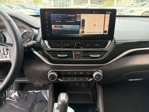 Used 2023 Nissan Altima 2.5 SR w/ SR Premium Package image 16